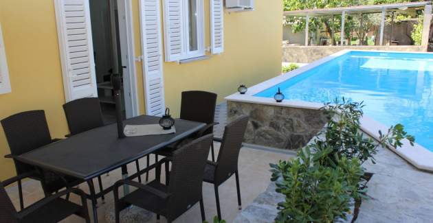Apartment Gorica 1 No.2 - with Pool, 200 m from the Beach
