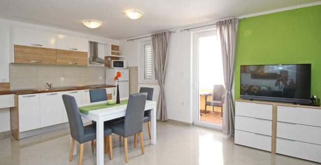 Apartment Gorica 2 Nr.6 – mit Balkon und Pool