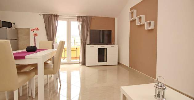 Apartment Gorica 2 Nr.8 – mit Balkon und Pool