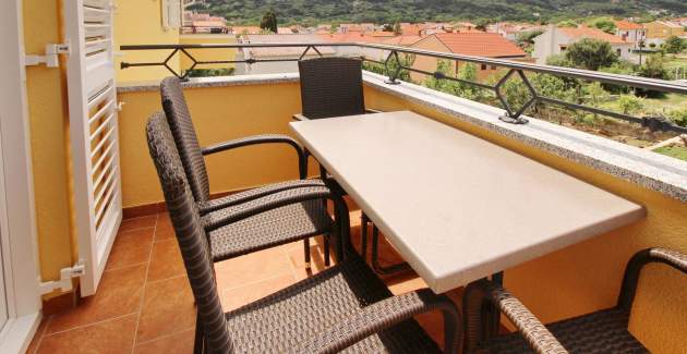 Apartment Gorica 2 Nr.8 – mit Balkon und Pool