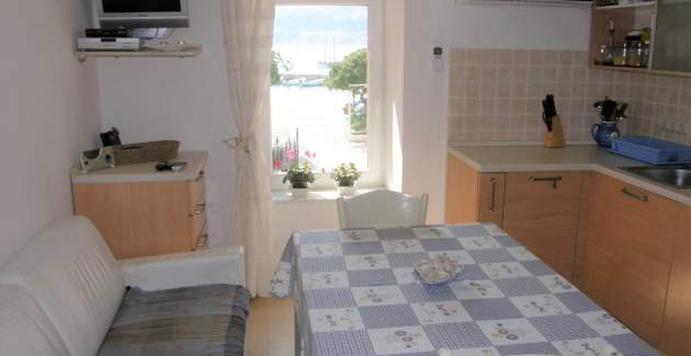 Apartment Haramina - in Harbor and Pedestrian Area