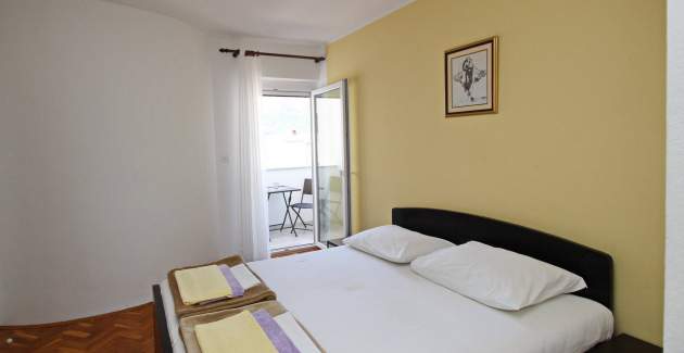 Apartment Karamarko - with large Balcony