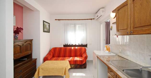 Apartment Karamarko - with large Balcony