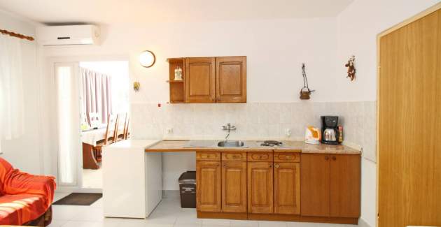 Apartment Karamarko - with large Balcony