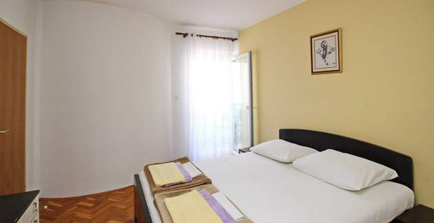 Apartment Karamarko - with large Balcony