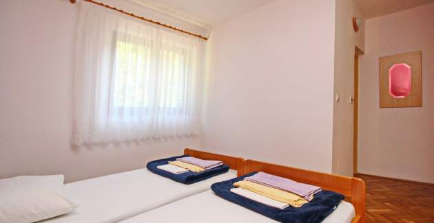 Apartment Karamarko - with large Balcony