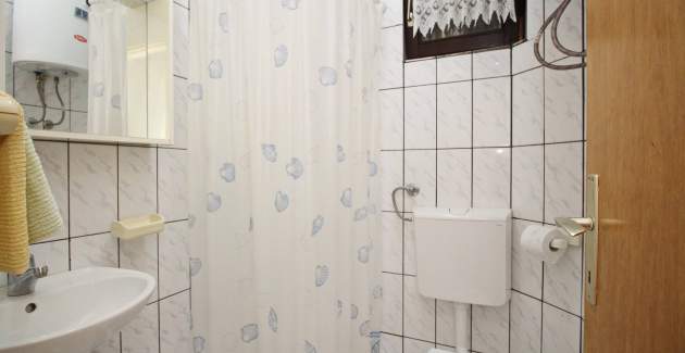 Apartment Karamarko - with large Balcony