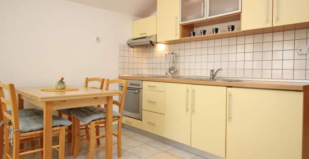Apartment Knezevic - with Balcony and Parking
