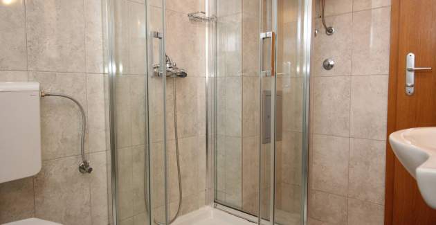 Apartment Knezevic - with Balcony and Parking