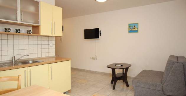 Apartment Knezevic - with Balcony and Parking