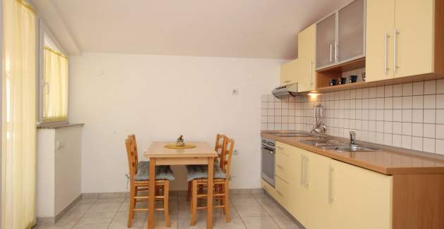 Apartment Knezevic - with Balcony and Parking