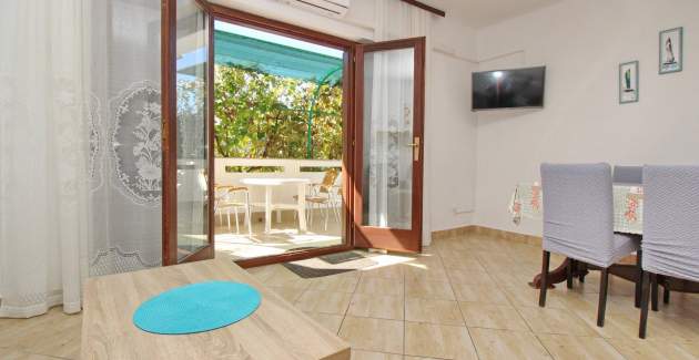 Apartment Kucar No.1 - with Terrace, 350m from the Beach
