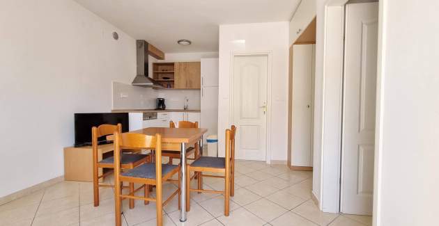 Apartment Lovincic No.1 - with Terrace, 200 m from the Beach 