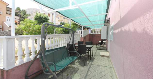 Apartment Lovincic No.1 - with Terrace, 200 m from the Beach 