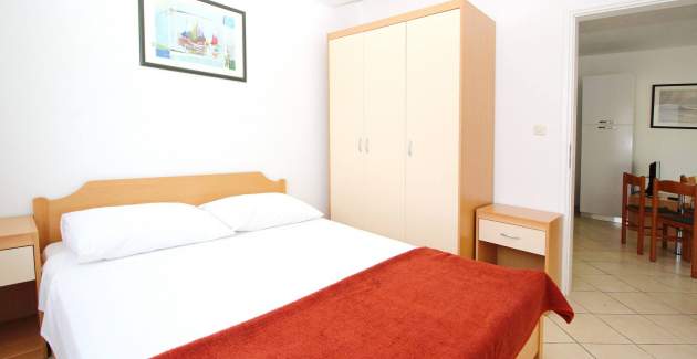 Apartment Lovincic No.3 - with Terrace, 200 m from the Beach