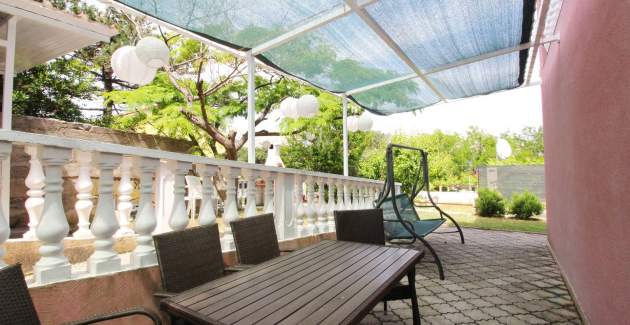 Apartment Lovincic No.3 - with Terrace, 200 m from the Beach