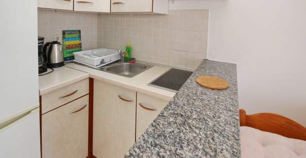 Apartment Lovincic No.7 - with Sea View, 200 m from the Beach