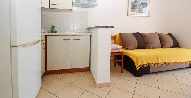 Apartment Lovincic No.7 - with Sea View, 200 m from the Beach