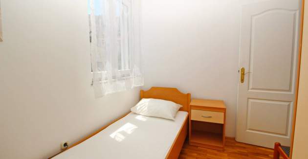 Apartment Lovincic No.7 - with Sea View, 200 m from the Beach