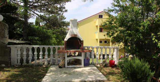 Studio Apartment Lovincic No.4 - with Terrace, 200 m from the Beach