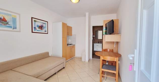 Studio Apartment Lovincic No.4 - with Terrace, 200 m from the Beach