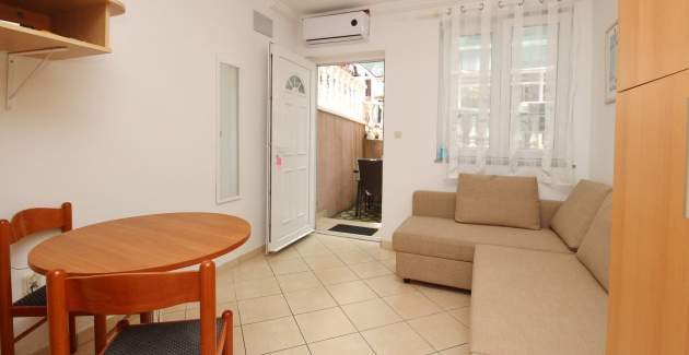 Studio Apartment Lovincic No.4 - with Terrace, 200 m from the Beach