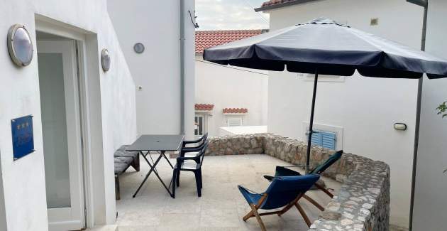 Studio Apartment Meratti - in the old Part of Baska, 200m from the Beach