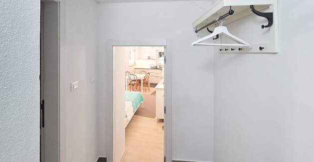 Studio Apartment Meratti - in the old Part of Baska, 200m from the Beach