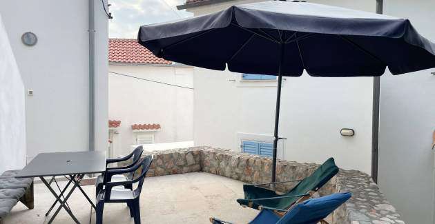 Studio Apartment Meratti - in the old Part of Baska, 200m from the Beach