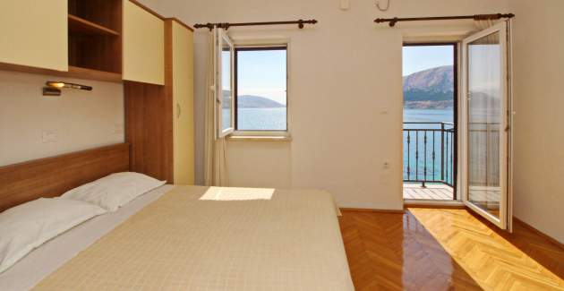 Studio Apartment Mihovil - near the Beach, with Sea View