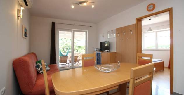 Apartment Mikulan Nara Priz - with Terrace, 350 m from the Beach