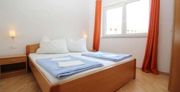 Apartment Mikulan Nara Priz - with Terrace, 350 m from the Beach