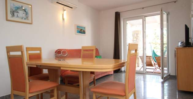 Apartment Mikulan Nara Priz - with Terrace, 350 m from the Beach