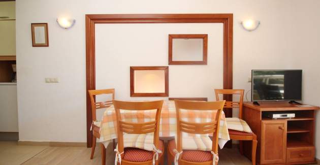 Apartment Mrkus brdo - with Balcony, near the Beach