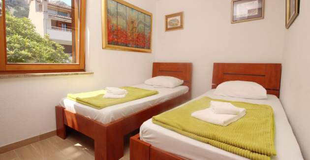 Apartment Mrkus brdo - with Balcony, near the Beach