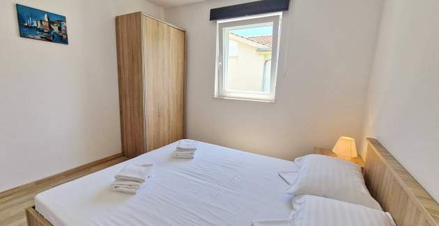 Apartment Pavlakovic - with Balcony and Parking