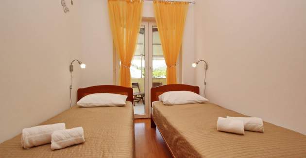 Apartment Zarok Beach Holiday A4 - near the Beach, with Balcony