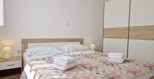 Apartment Slabek - with Balcony, 300 m from the Beach