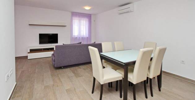 Apartman Smojver br. 4 - udoban, s balkonom