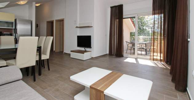 Apartman Smojver br. 6 - udoban, s balkonom