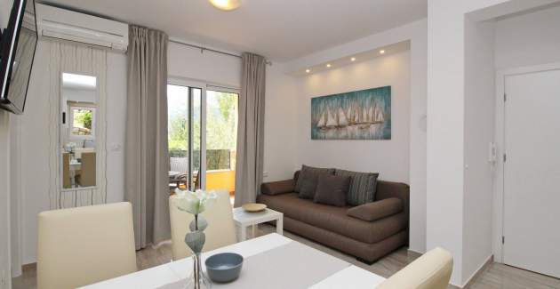 Charming Apartment Sunshine No.3 - with Balcony, 300 m from the Beach