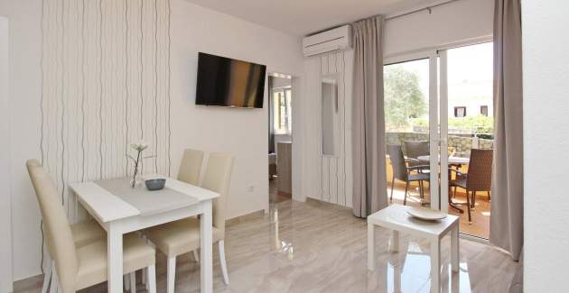 Charming Apartment Sunshine No.3 - with Balcony, 300 m from the Beach