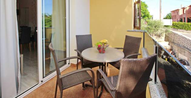 Charming Apartment Sunshine No.4 - with balcony, 300 m from the Beach