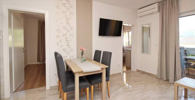 Charming Apartment Sunshine No.4 - with balcony, 300 m from the Beach