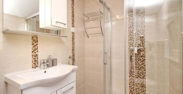 Šarmantan apartman Sunshine br.5 – s balkonom, 300 m od plaže