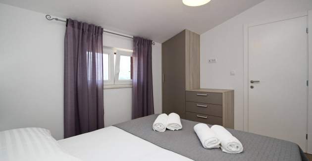 Šarmantan apartman Sunshine br.5 – s balkonom, 300 m od plaže