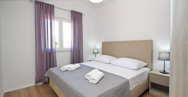 Šarmantan apartman Sunshine br.5 – s balkonom, 300 m od plaže