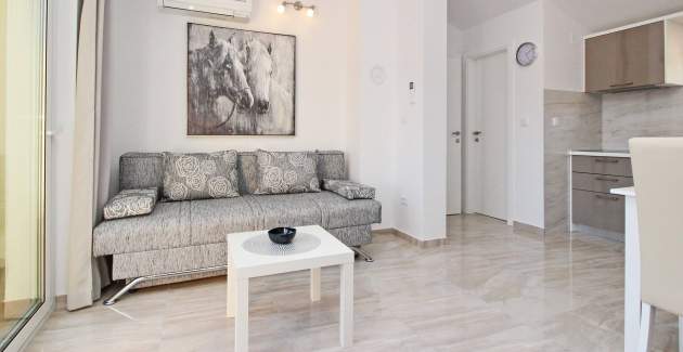 Šarmantan apartman Sunshine br.5 – s balkonom, 300 m od plaže