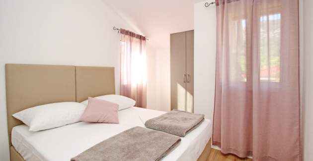 Šarmantan Apartman Sunshine br.6 - sa Balkonom, 300 m od Plaže