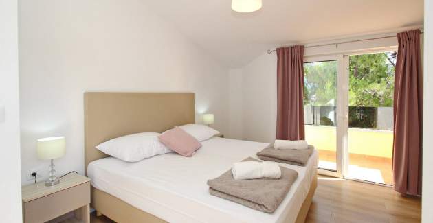 Šarmantan Apartman Sunshine br.6 - sa Balkonom, 300 m od Plaže